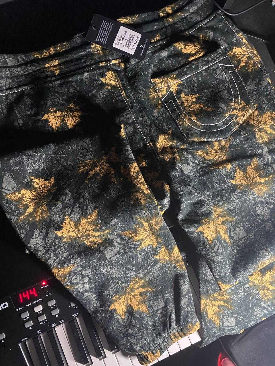 True Religion True Religion Big T Leaf Jogger Size US 34 / EU 50 - 1 Thumbnail