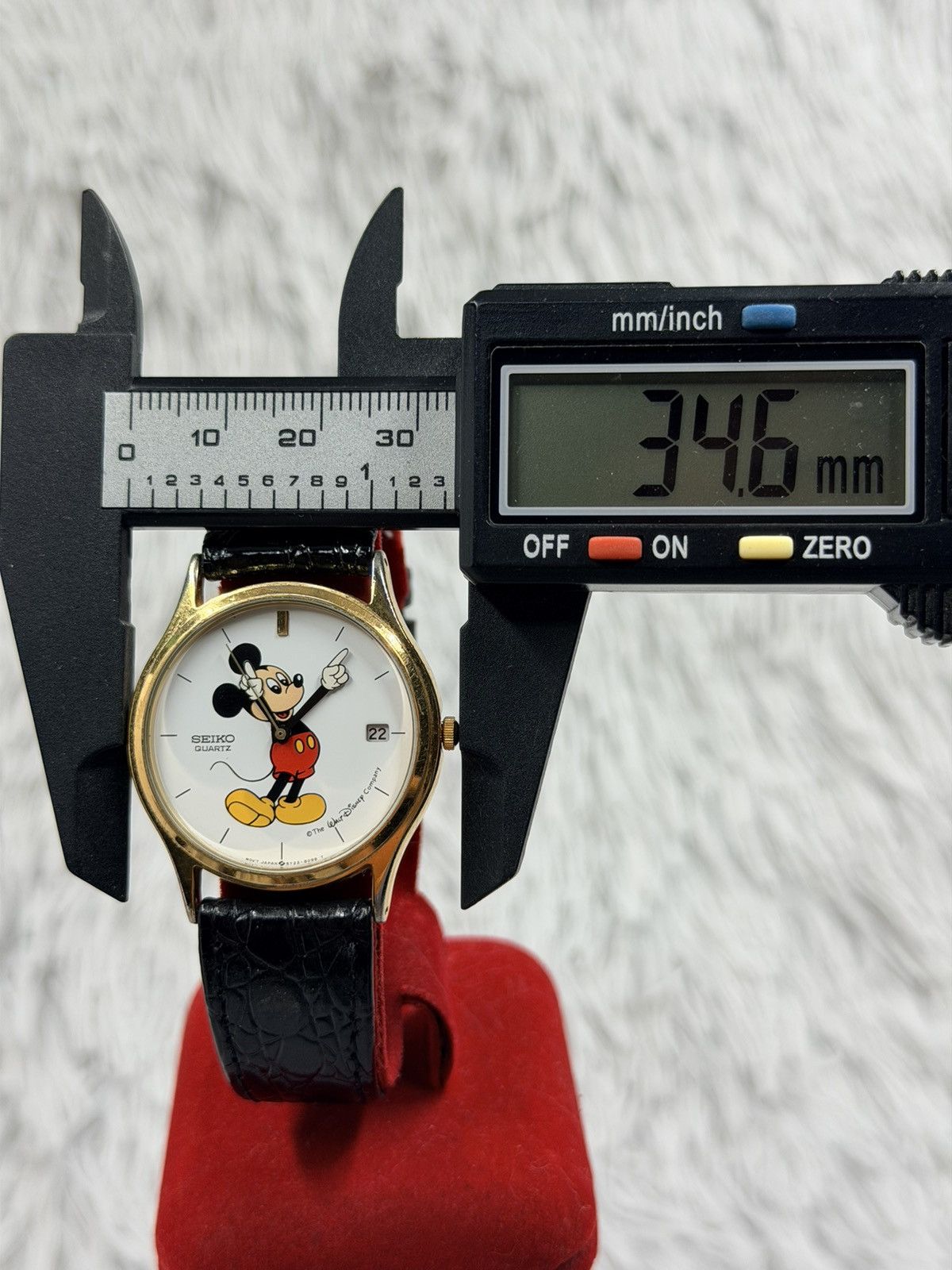 Seiko Vintage SEIKO Mickey Mouse Hand Moving Quartz Men’s Watch Size ONE SIZE - 9 Thumbnail