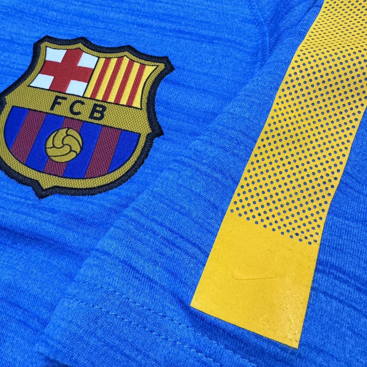 Nike Barcelona 15/16 training shirt (bnwt) Size US L / EU 52-54 / 3 - 4 Thumbnail