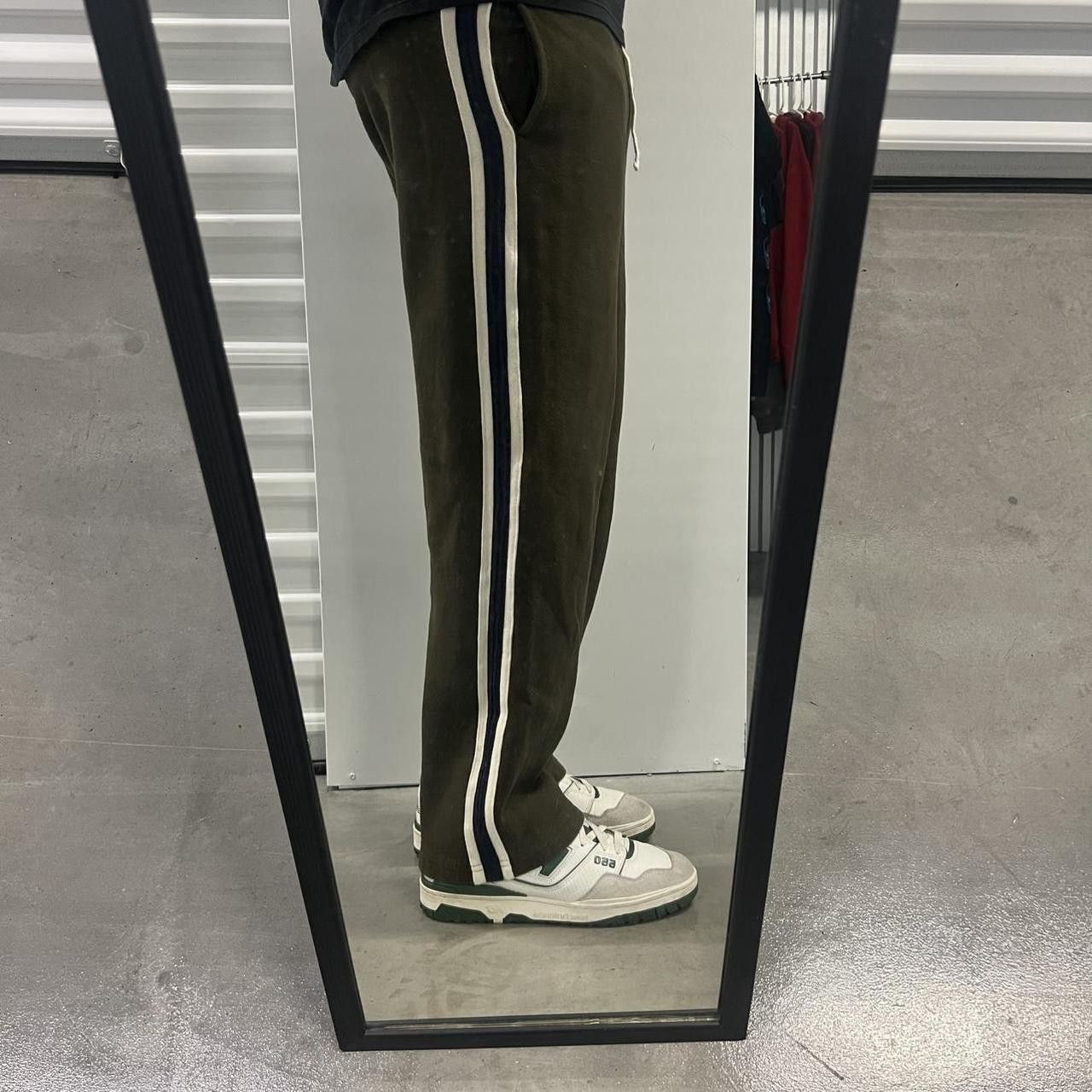 Vintage Vintage Y2K/2000s Green Wide Leg Sweatpants with adjustable waistband and drawstring! Size US 30 / EU 46 - 2 Thumbnail