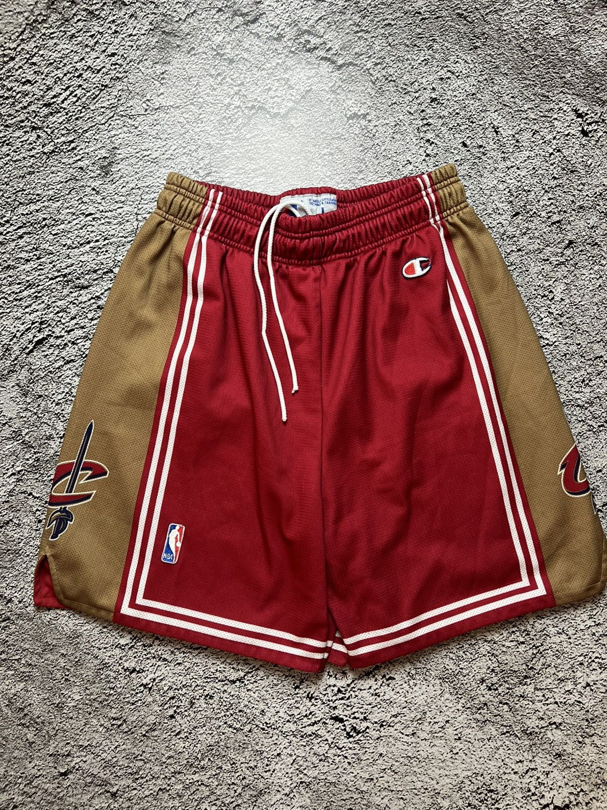 Champion VTG 90’s Cleveland Cavaliers NBA champion shorts Size US 34 / EU 50 - 1 Thumbnail