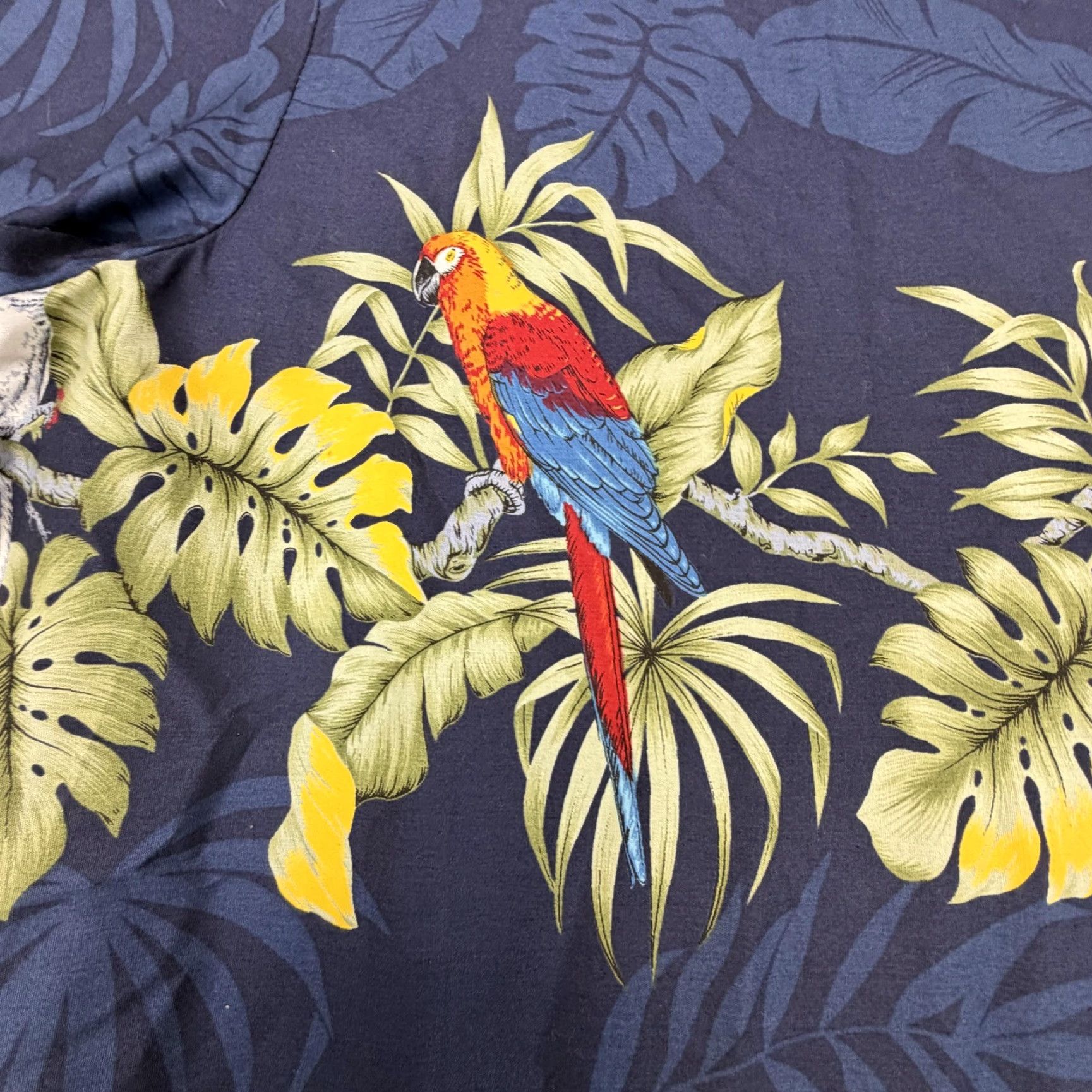 Vintage Winnie Fashion Shirt Mens 2XL Blue Parrot Hawaiian Short Sleeve Button-Up Graphic Print Size US XXL / EU 58 / 5 - 7 Thumbnail
