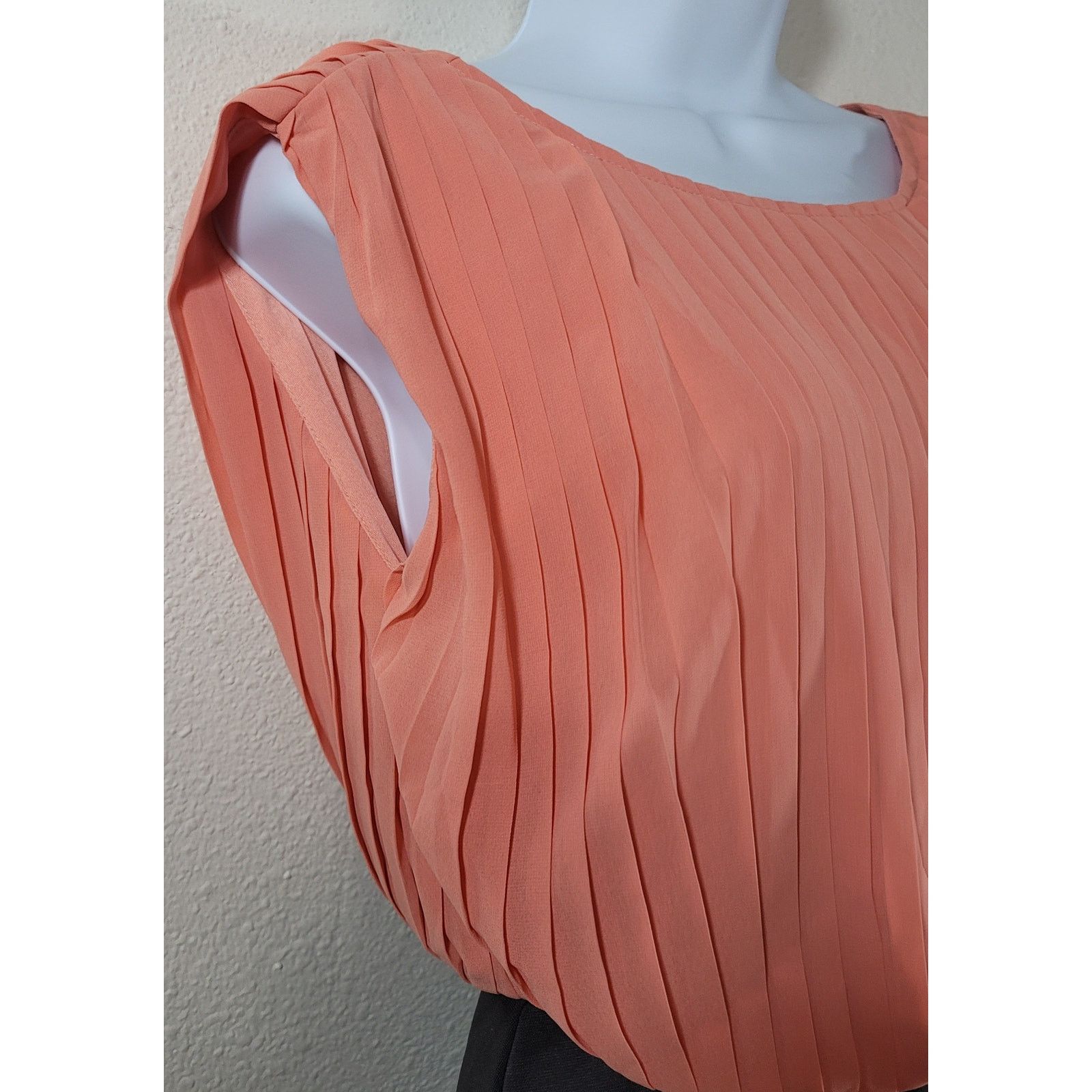 GB GB Peach Charcoal Pleated Bodice Capped Sleeves Dress XS NWT Size XS / US 0-2 / IT 36-38 - 5 Thumbnail