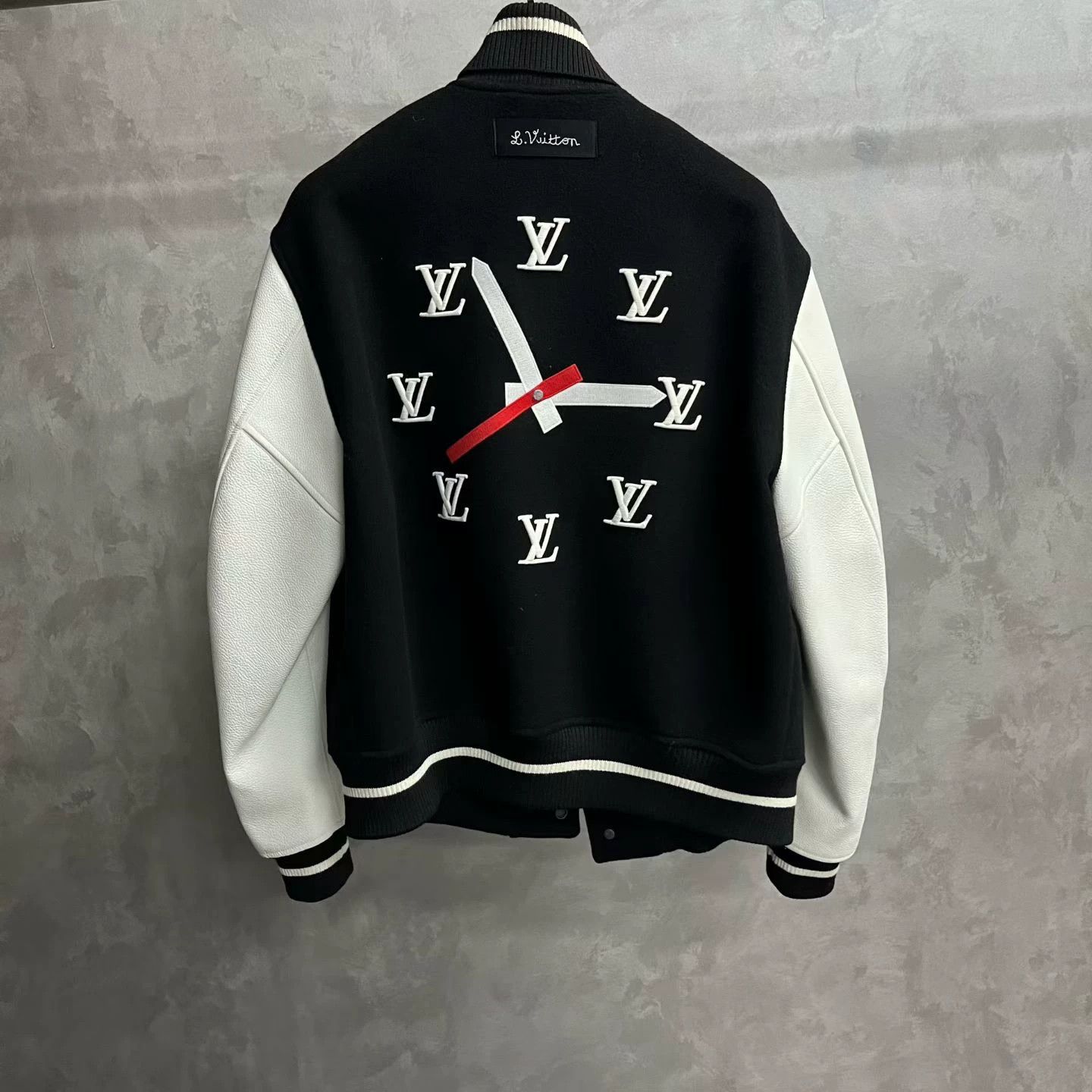 Louis Vuitton [Louis Vuitton] Latest Black Bear Plush Breasted Button Size XL / US 12-14 / IT 48-50 - 2 Thumbnail