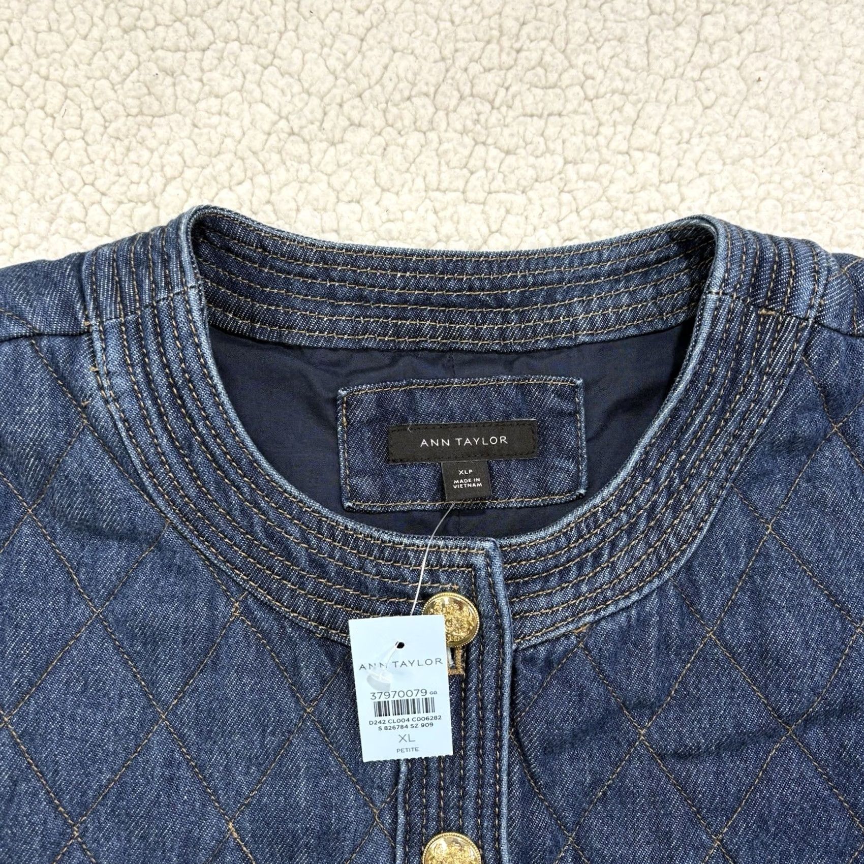 Ann Taylor NWT Ann Taylor Quilted Denim Jacket Petite XL Cropped Dark Wash Blue Button Pocket Collarless Lightweight Lined Short Jacket Women Size XL / US 12-14 / IT 48-50 - 4 Thumbnail