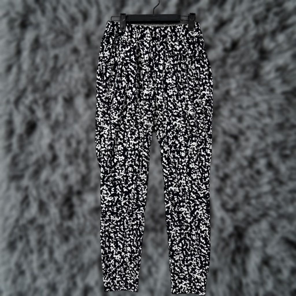 Mango MNG by Mango Pants Womens Size 4 Tapered Elastic Waist Pockets Black Casual Office Chic Abstract Dress Pants Womens Size 27" / US 4 / IT 40 - 1 Thumbnail