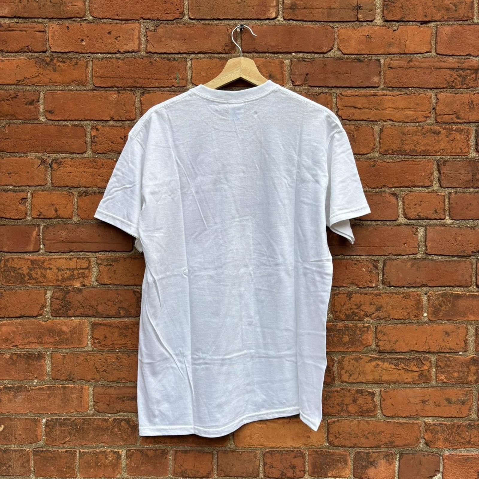 Gildan Vintage be yourself weird art t shirt fishtank legs balls Size US M / EU 48-50 / 2 - 4 Thumbnail