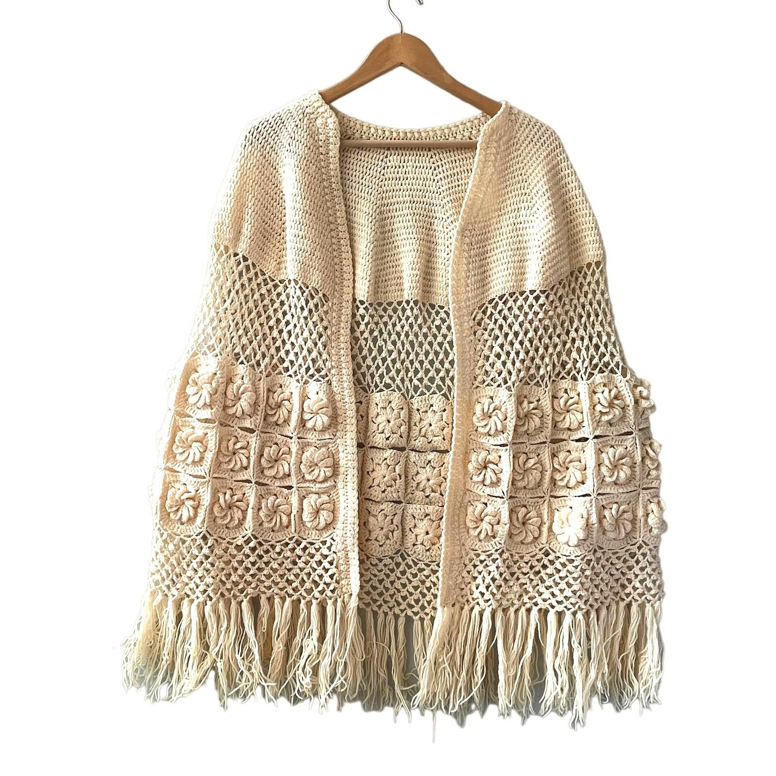 Vintage VINTAGE 1970s Handmade Crocheted Cream Wool Cape One Size Size ONE SIZE - 1 Thumbnail