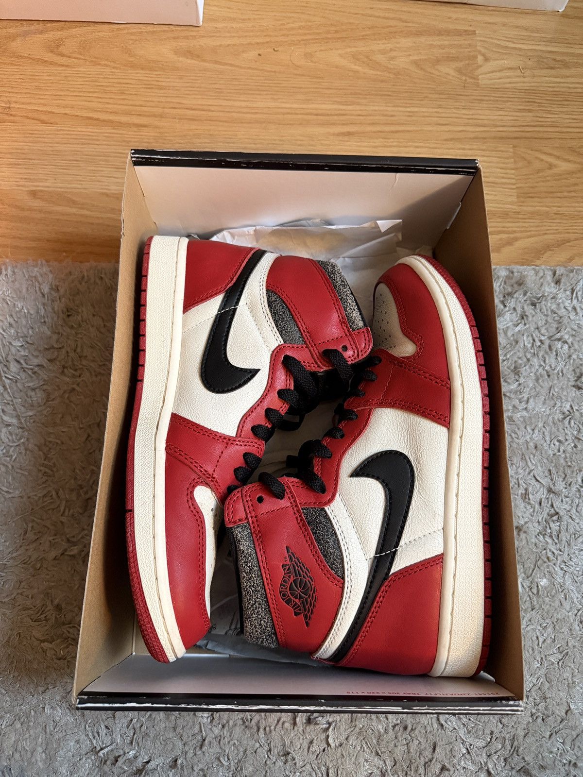 Nike Nike Jordan Retro 1 “Lost and Found” Chicago Size US 7.5 / EU 40-41 - 1 Thumbnail