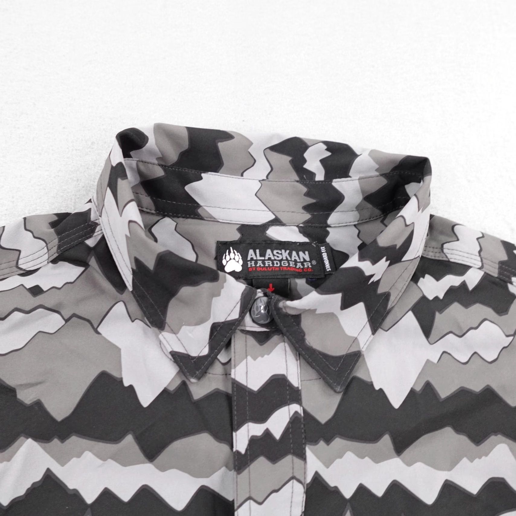 Duluth Trading Company Alaskan Hardgear Shirt Mens Large Gray Camo Performance Snap Up Lightweight Flex Size US L / EU 52-54 / 3 - 2 Thumbnail