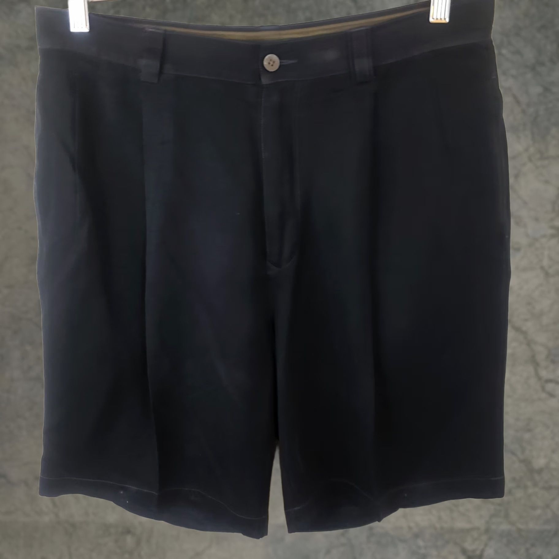 Tommy Bahama Tommy Bahama Shorts Mens 34x9 Black Silk Pleated Relaxed Tropical Luxury Chino Beach 90s? Size US 34 / EU 50 - 1 Thumbnail