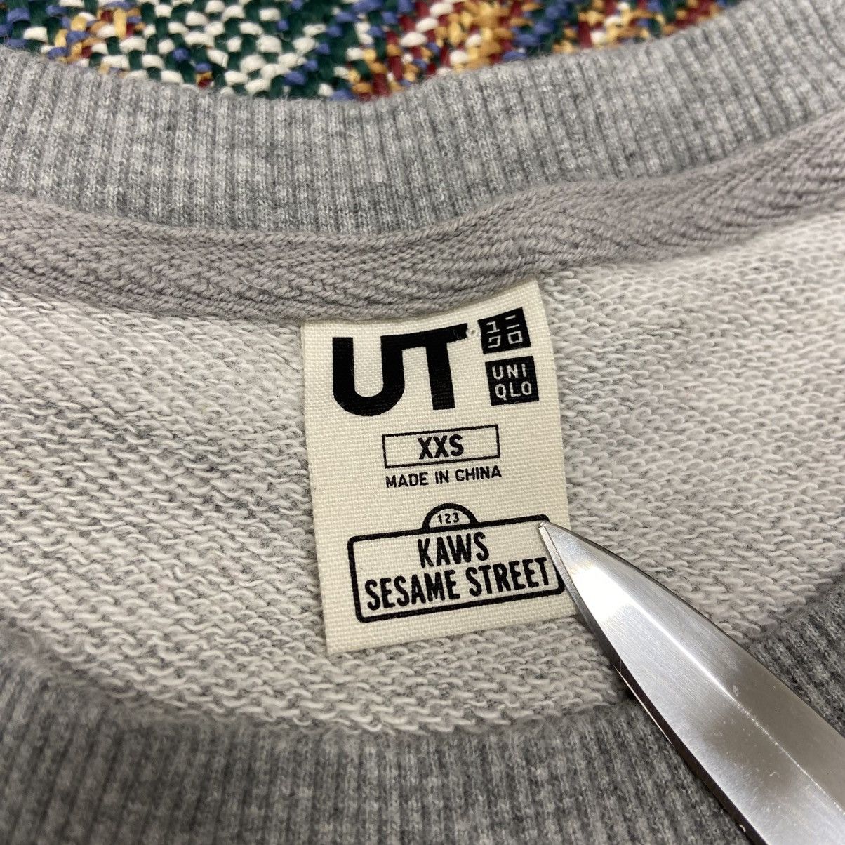 Kaws × Uniqlo Uniqlo Kaws X Sesame Street Sweatshirt Size US XXS / EU 40 - 3 Thumbnail