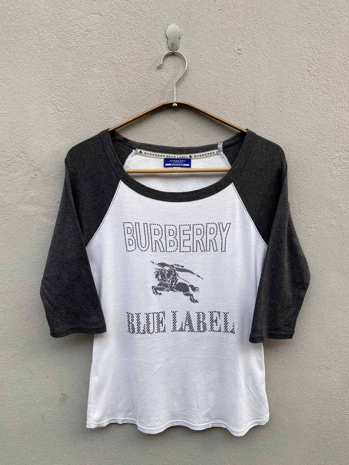 Burberry BURBERRY “Blue Label” Biglogo Raglan Tshirt Size XS / US 0-2 / IT 36-38 - 1 Thumbnail