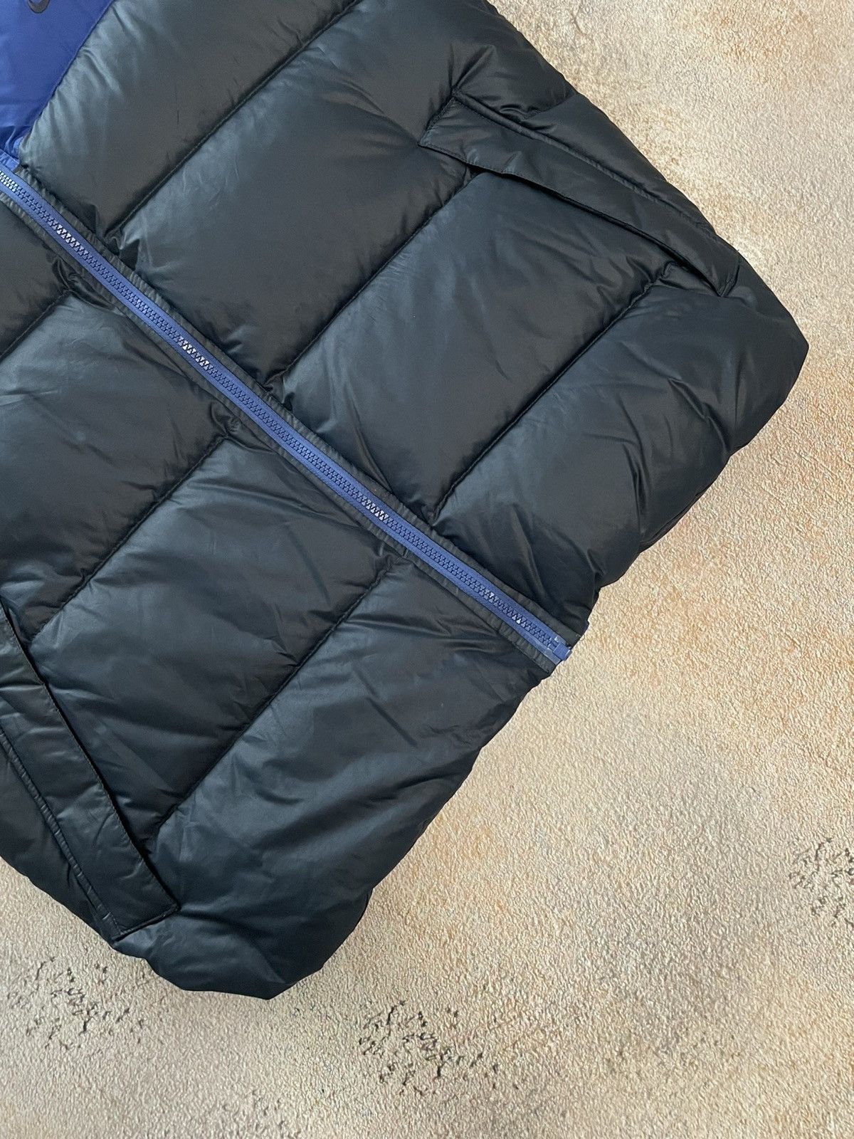 Nike Vintage Nike Small Swoosh Nylon Puffer Vest Size US L / EU 52-54 / 3 - 4 Thumbnail
