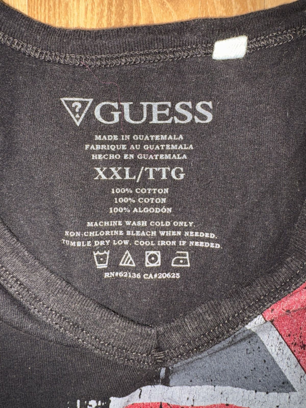 Guess Vintage Y2K Guess Union Jack Graphic V-Neck Tee - Size XXL Size US XXL / EU 58 / 5 - 7 Thumbnail