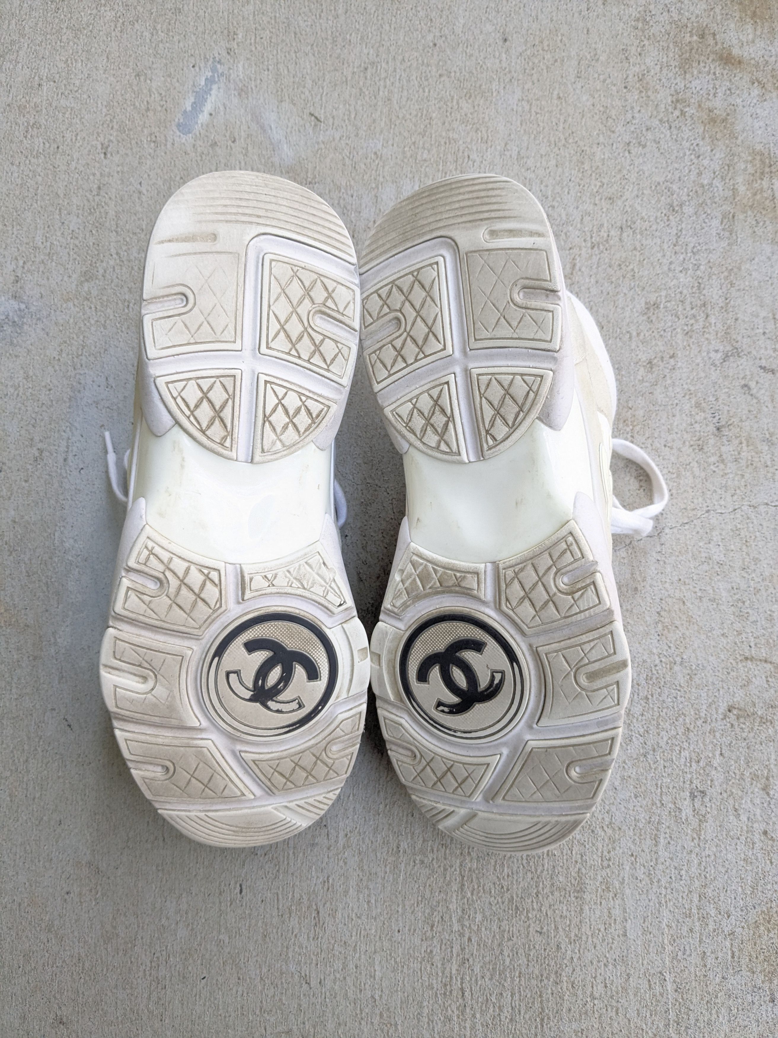 Chanel Chanel CC Logo Runners Sneakers White Cream 9 42 Suede Size US 9 / EU 42 - 15 Thumbnail