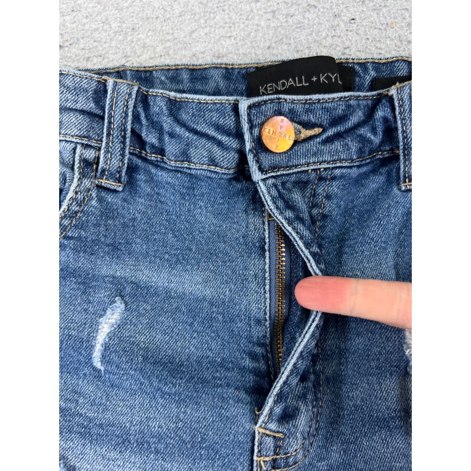 Vintage Kendall Kyl Denim Shorts Womens 11 Blue High Rise Cut-Off 28x3 Cotton Blend Jeans Short Shorts Casual Denim Vintage? No. Size 32" / US 10 / IT 46 - 6 Thumbnail
