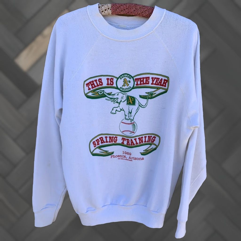 Vintage VINTAGE Oakland Athletics Oakland A’s Spring Training 1989 Raglan Sweatshirt XL White Mens Pullover Raglan 80s Baseball Baseball Sweatshirt Size US XL / EU 56 / 4 - 1 Thumbnail