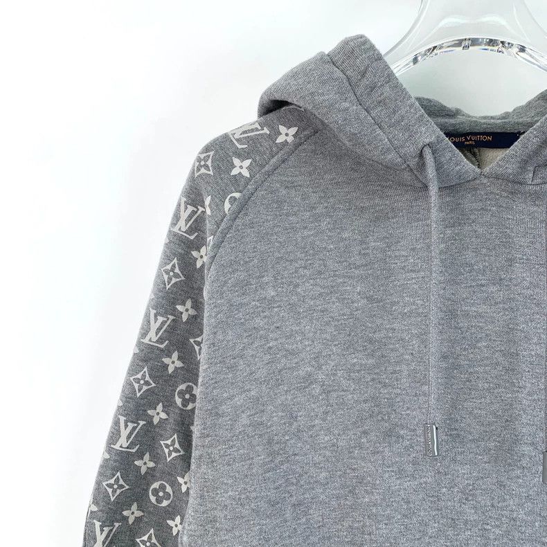 Louis Vuitton Louis Vuitton 22 grey logo print cotton hooded long sleeve Size US S / EU 44-46 / 1 - 3 Thumbnail