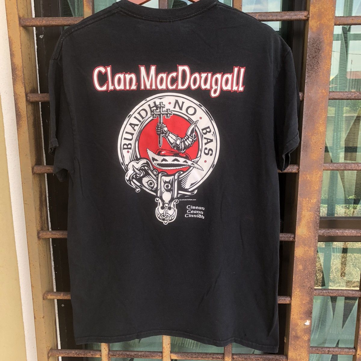 Gildan × Vintage Clan Macdougall(Buaidh.No.Bas) Shirt Size US M / EU 48-50 / 2 - 1 Thumbnail