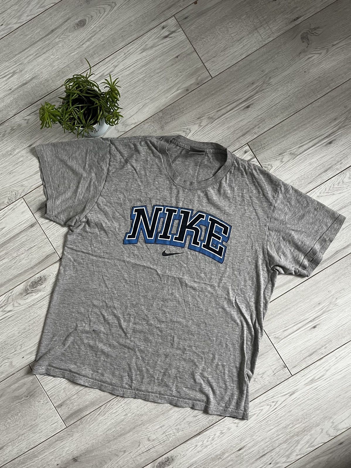 Nike × Streetwear × Vintage T-shirt Nike Big Central Logo