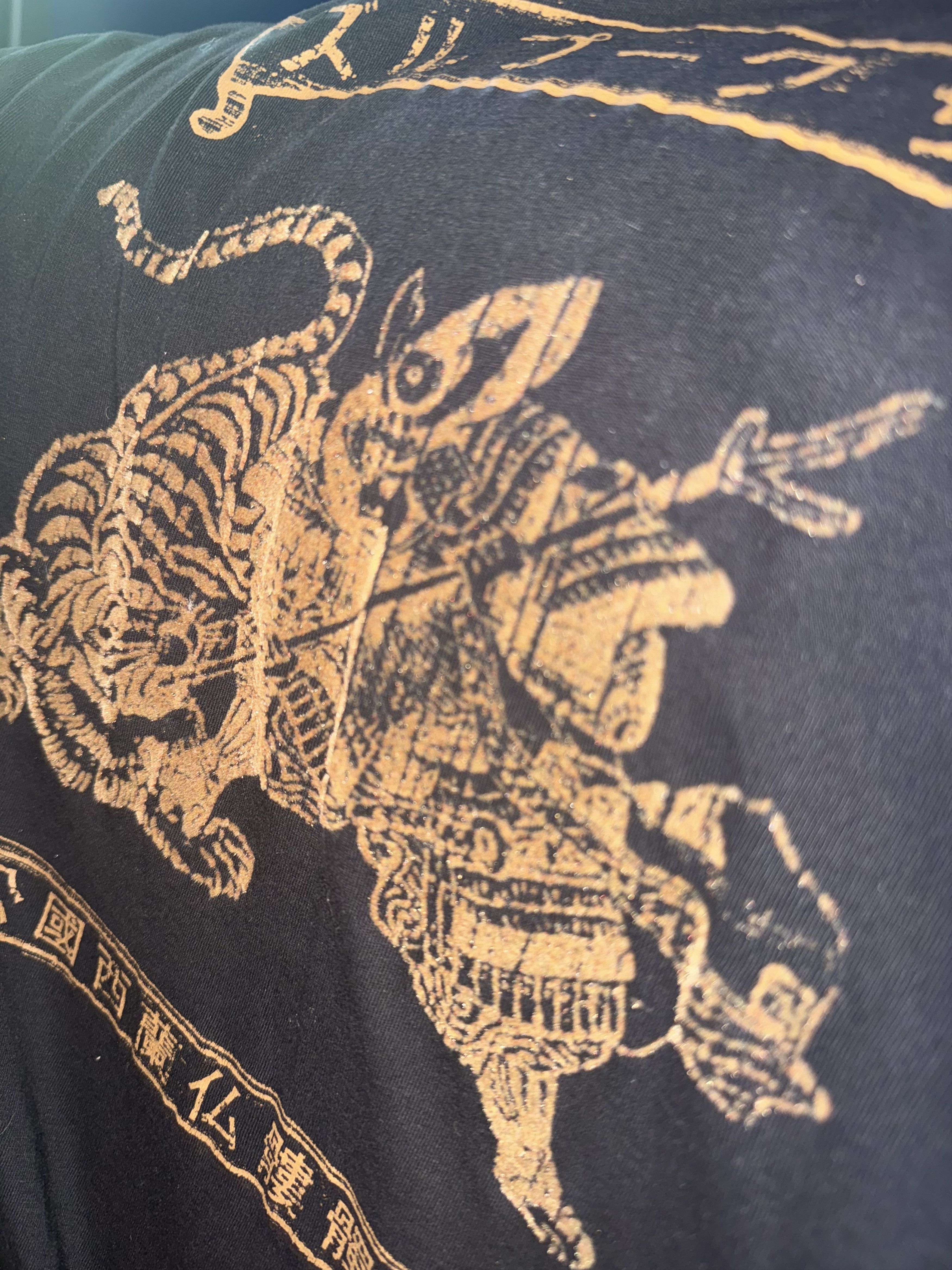 The Kooples Kooples Vintage Black Samurai textured Tshirt Size US M / EU 48-50 / 2 - 2 Thumbnail