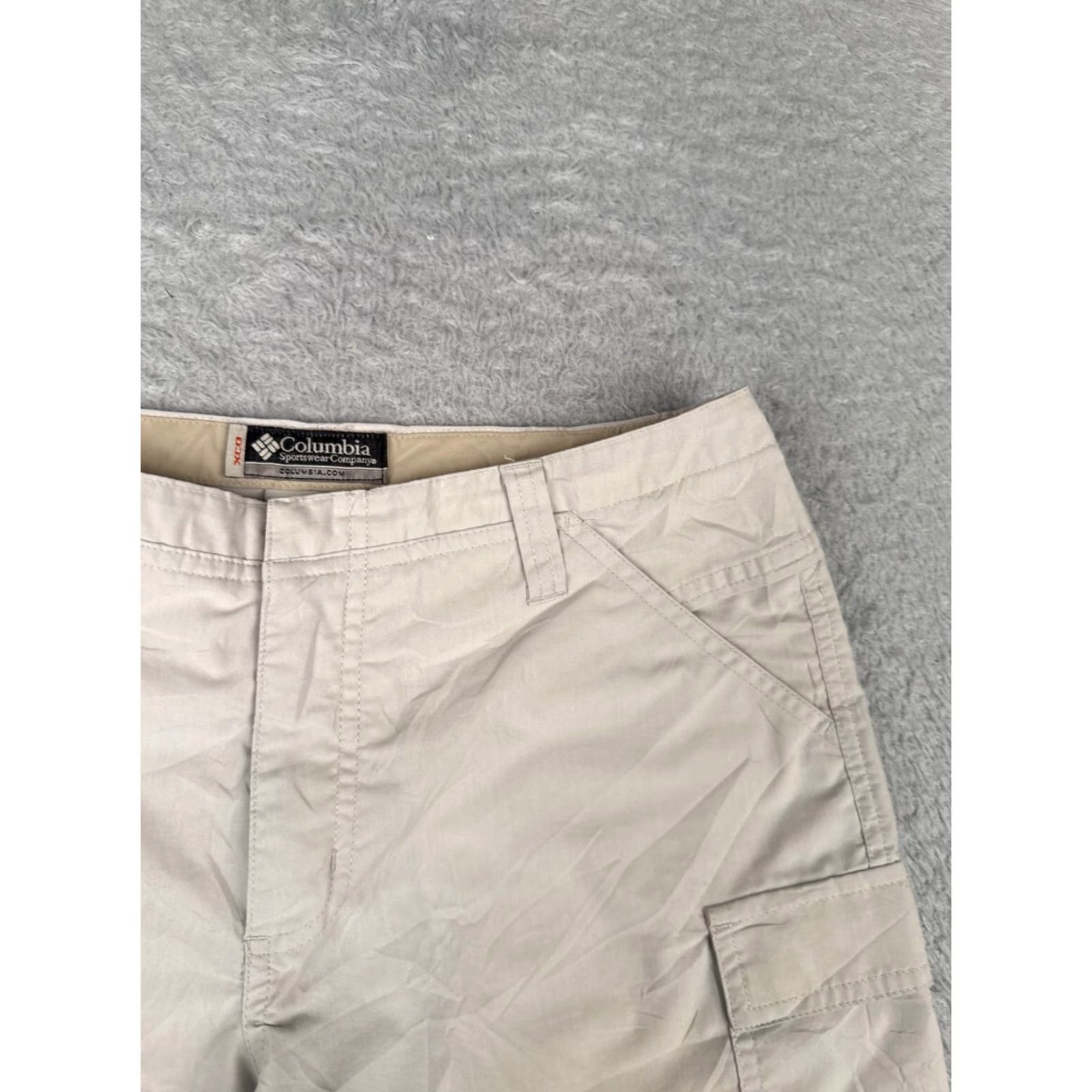 Vintage VINTAGE Columbia Shorts Womens Cargo Beige 4 28x5 Polyester Blend Hike Hiking Size 27" / US 4 / IT 40 - 5 Thumbnail