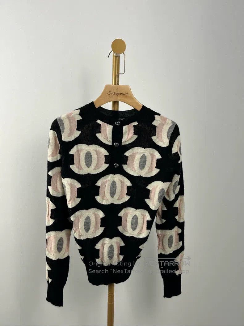 Chanel Chanel Full-printed letter logo long-sleeved cashmere swea Size XXS / US 00 / IT 34 - 1 Thumbnail