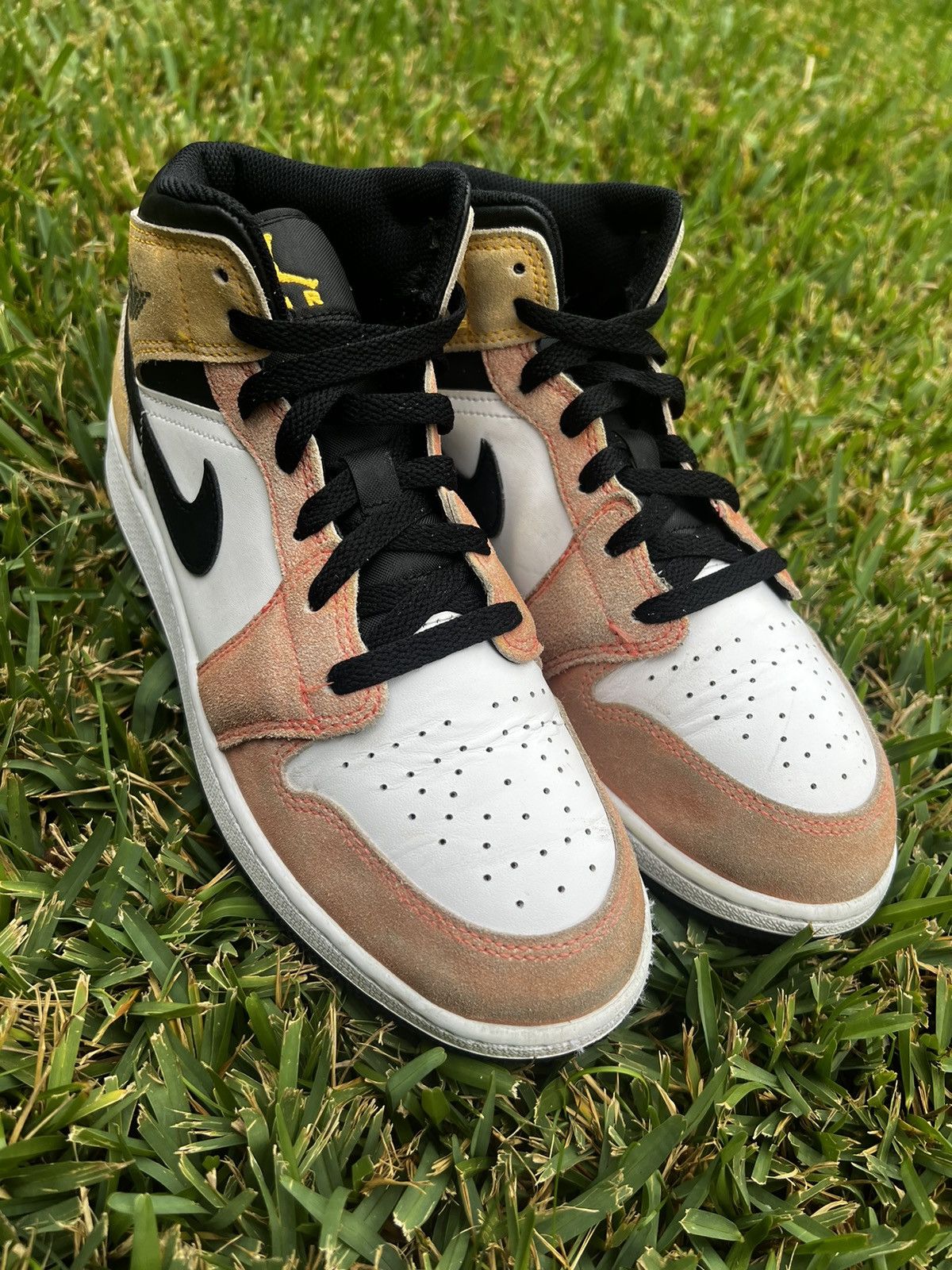 Jordan Brand CLEAN Air Jordan 1 Mid Retro Flight Club size 8.5 Womens Size US 8.5 / IT 38.5 - 4 Thumbnail