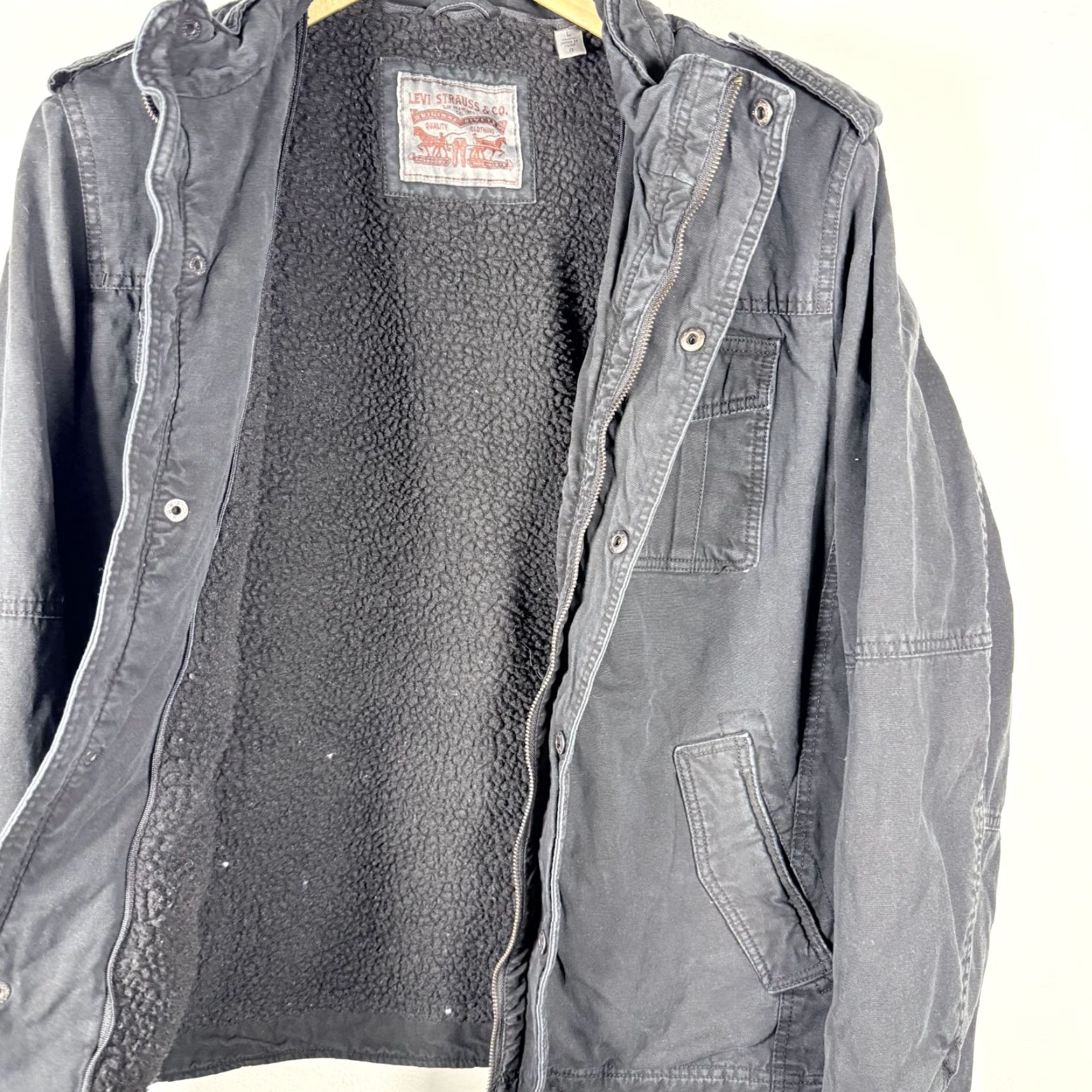 Levi's Trucker Jacket Men Regular Size L Black Denim Military-Style Sherpa Lined Solid Pattern Vintage: No
