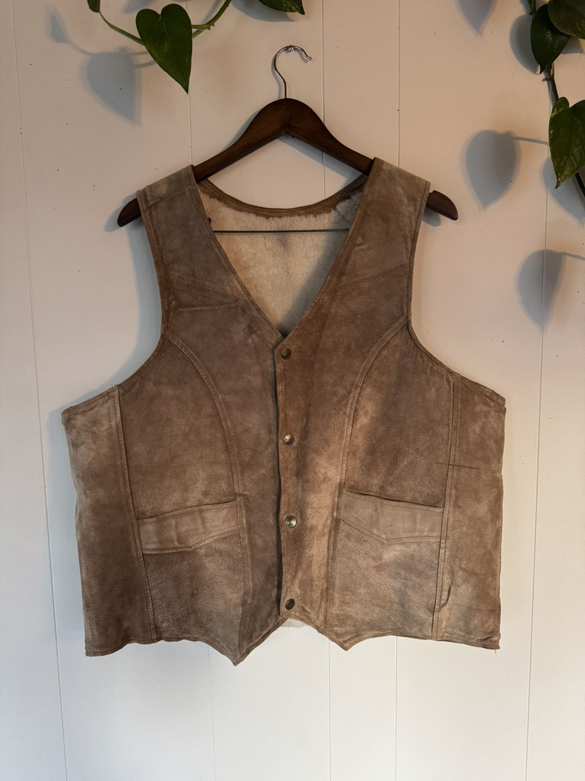 Leather × Vintage Vintage Shearling-Lined Suede Vest – Western Ranchwear (L) Size US L / EU 52-54 / 3 - 1 Thumbnail