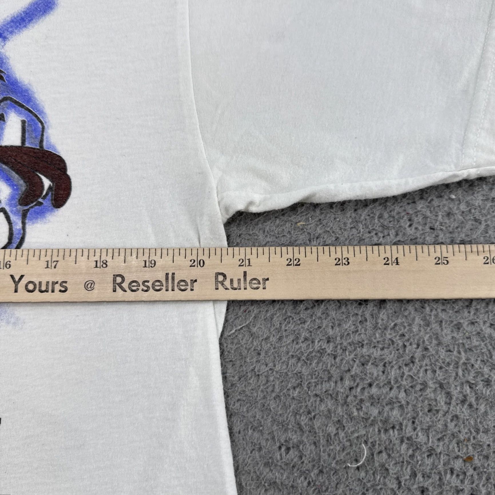Tultex VINTAGE 1994 Looney Tunes Taz WI Badgers Double Sided T-Shirt SZ L NCAA Graphic Tultex Mens Cotton Off-White 1990s Taz WTF? Size US L / EU 52-54 / 3 - 6 Thumbnail