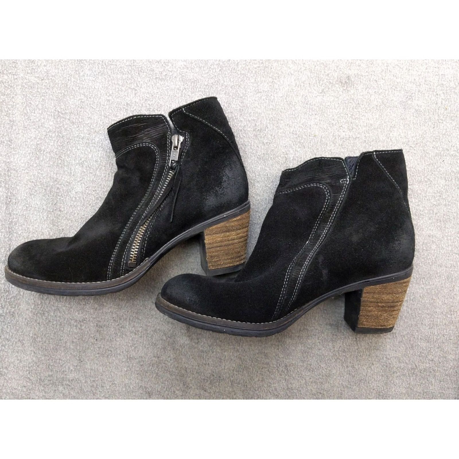 Taos Taos Dillie Boots Womens 6.5 Black Suede Ankle Zip Block Heel Comfort Casual Size US 7 / IT 37 - 2 Thumbnail