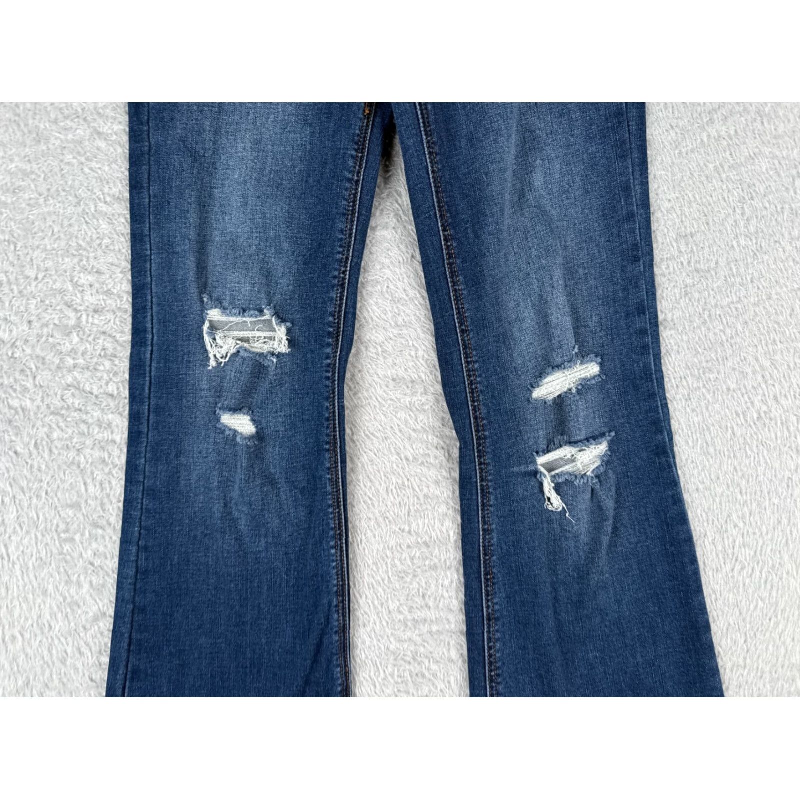 Vintage No Boundaries Jeans Women 5 Blue Denim Distressed Flared Mid Rise 24x30 Jeans Women 5 Blue Denim Distressed Flared Mid Rise 30x24 Size 27" / US 4 / IT 40 - 3 Thumbnail