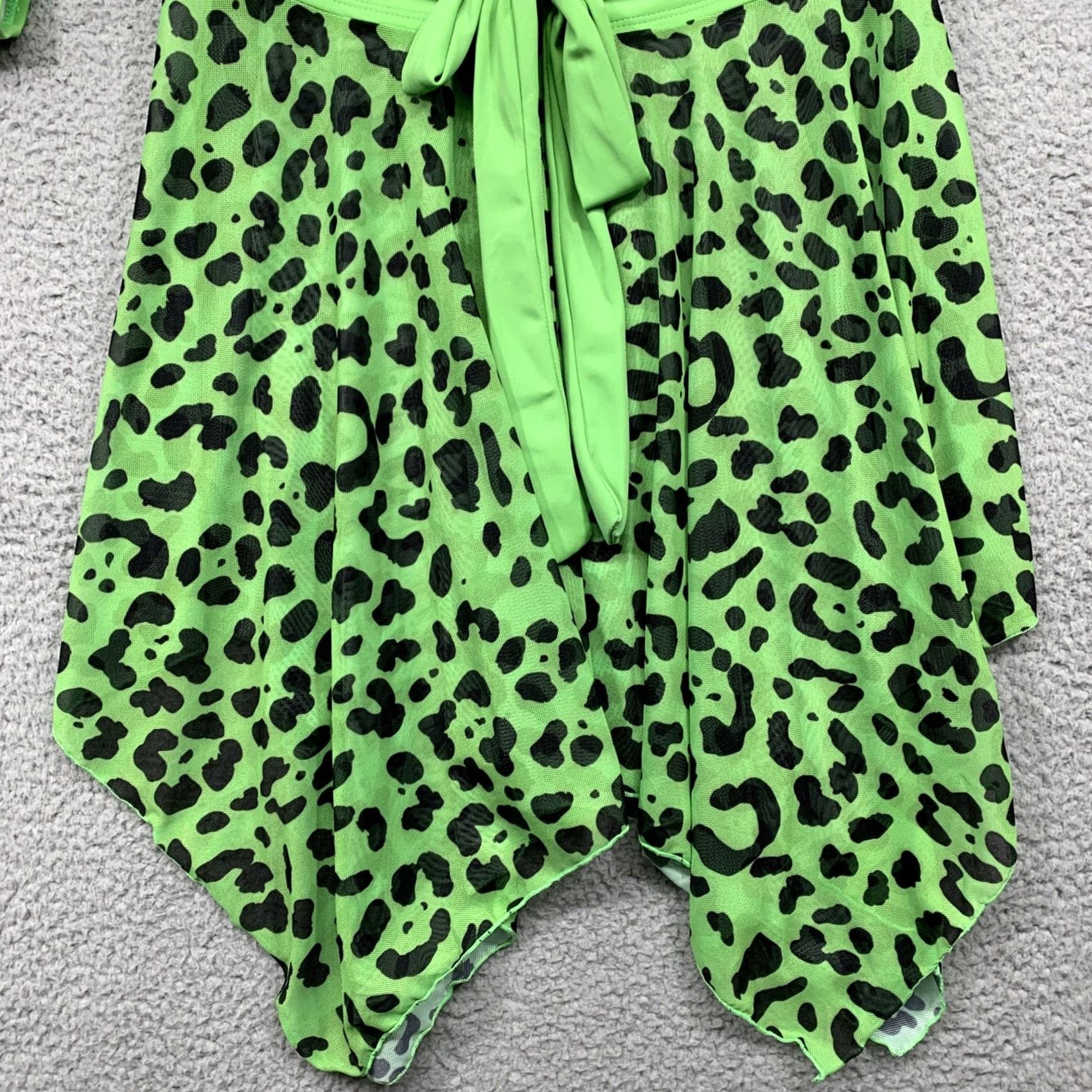 Vintage 2 Piece Tankini Swimsuit Women’s Size S Green Black Padded NWOT Halter Leopard Pattern 2 pc Shirt? Size ONE SIZE - 3 Thumbnail