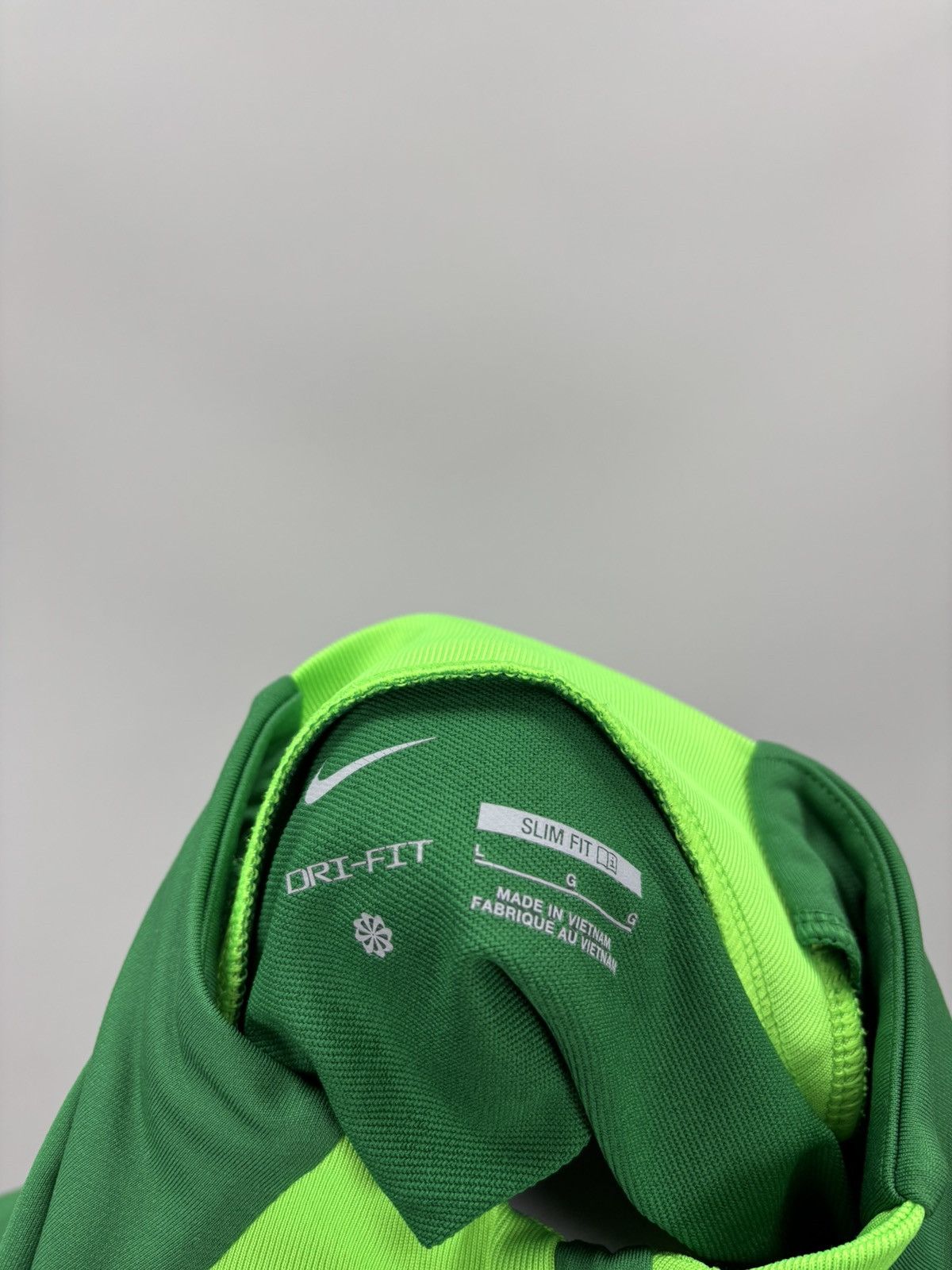 Nike Mens long sleeve Nike Nigeria Size L Color Green Size US L / EU 52-54 / 3 - 9 Thumbnail