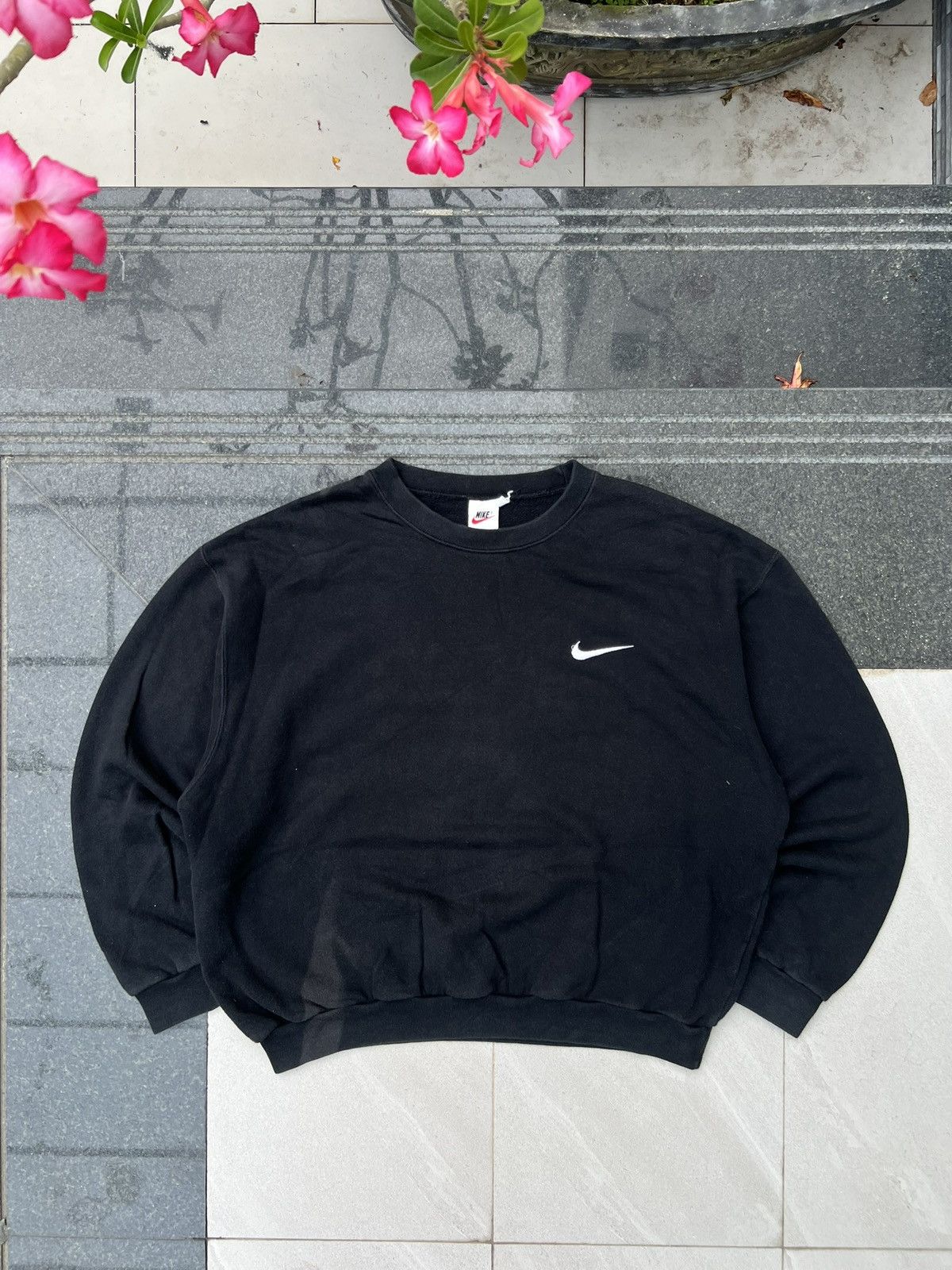 Nike × Vintage 90s Nike Swoosh Vintage Y2K Faded Boxy Retro Sweatshirt Size US M / EU 48-50 / 2 - 1 Thumbnail