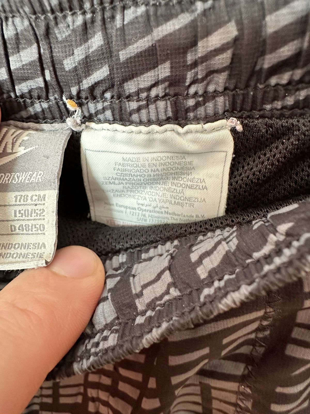 Nike Nike vintage shorts swoosh logo y2k Size US 34 / EU 50 - 13 Thumbnail