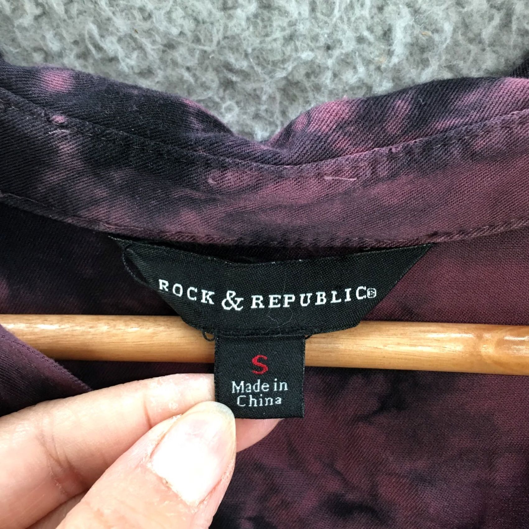 Vintage Rock & Republic Button-Up Shirt Womens Small Purple Tie Dye Cold Shoulder Blouse Size S / US 4 / IT 40 - 6 Thumbnail