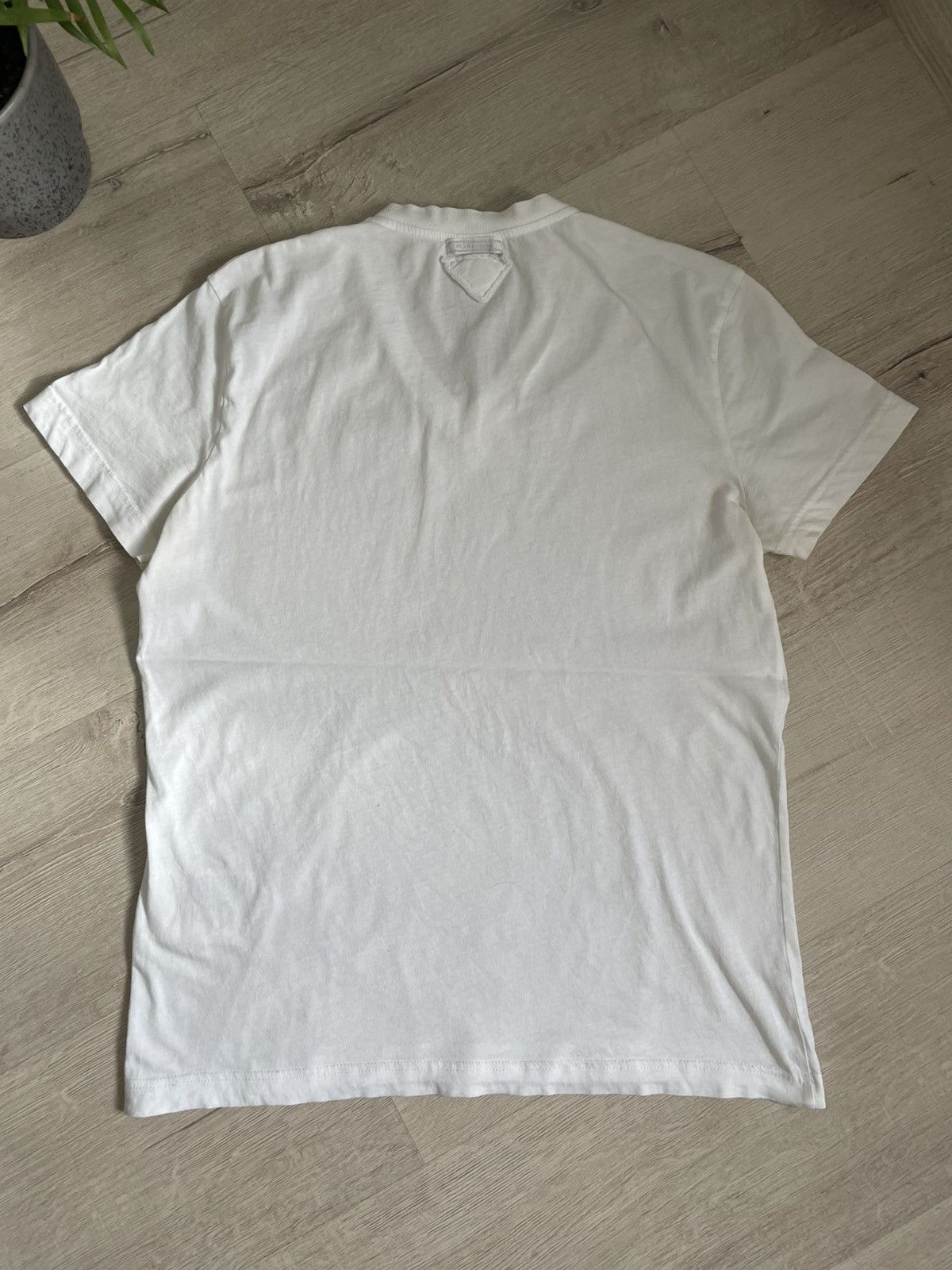 Designer × Prada Rare Prada v-Neck Tee with Triangle back t-shirt Y2k Size US S / EU 44-46 / 1 - 12 Thumbnail