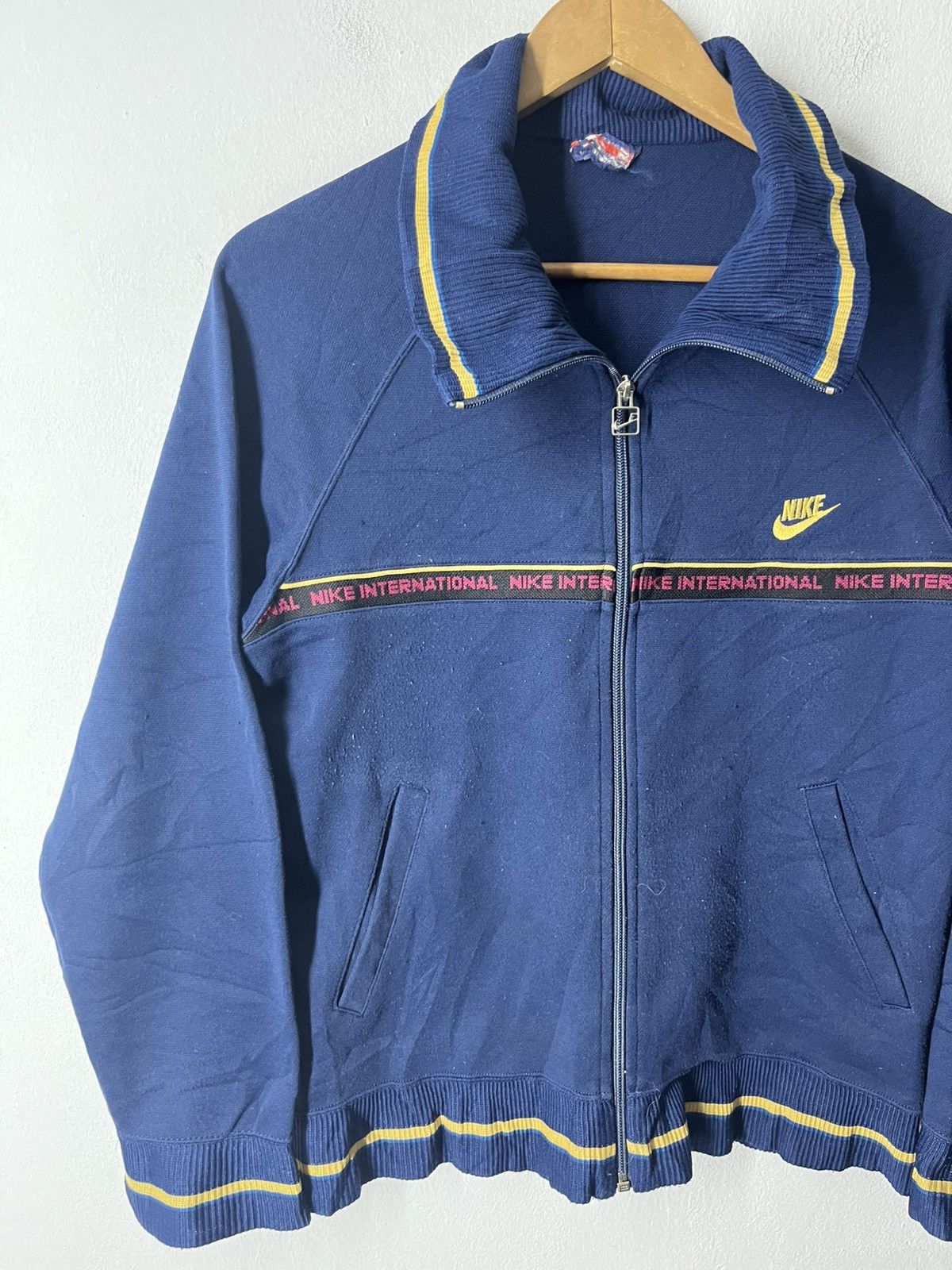 Nike VINTAGE NIKE SWOOSH 90s TRACKTOP JACKET DISSTRESSED Size US M / EU 48-50 / 2 - 3 Thumbnail