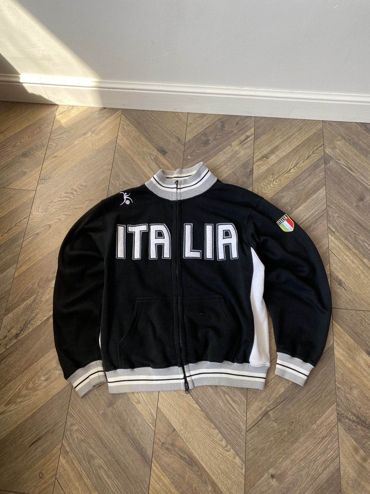Other Vintage Italia Y2K Big Logo Zip Sweatshirt Size US L / EU 52-54 / 3 - 1 Thumbnail
