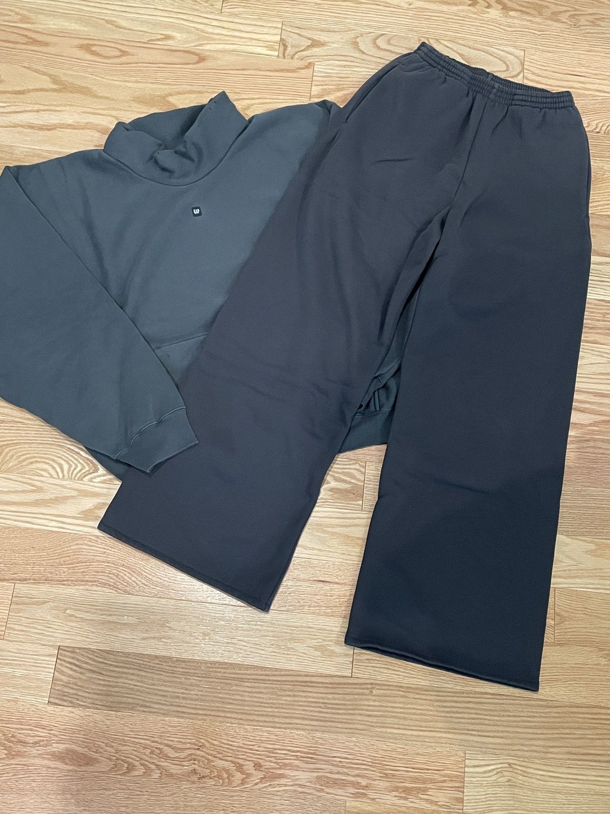 Balenciaga × Gap × Kanye West Yeezy Gap Balenciaga Sweatsuit Size US M / EU 48-50 / 2 - 2 Thumbnail