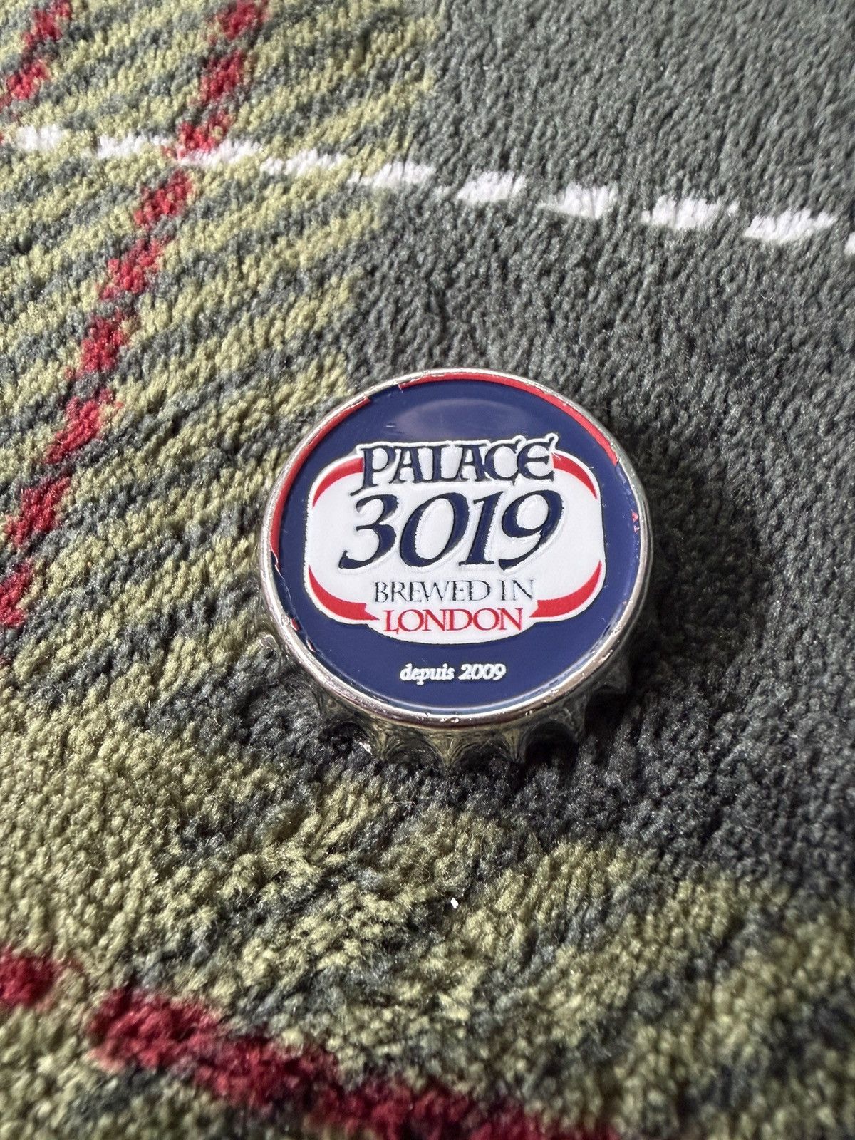 Palace Palace Bottle Cap Pin Size ONE SIZE - 1 Thumbnail