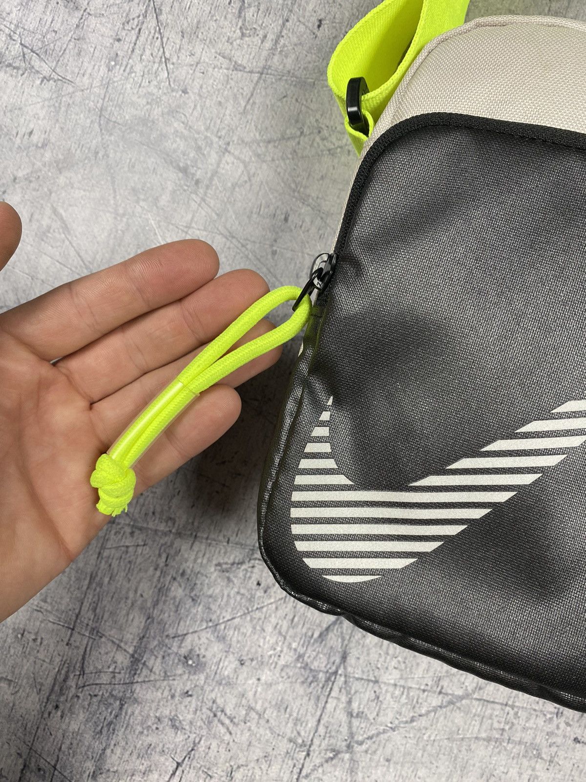 Nike Nike Sportwear Essentials Crossbody Drill Bag (1L) Size ONE SIZE - 7 Thumbnail