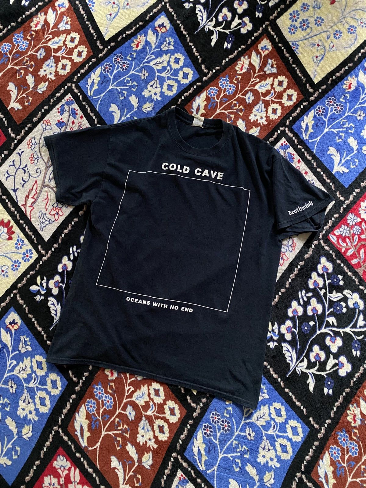Band Tees Cold Cave Oceans With No End Album Tshirt Size US L / EU 52-54 / 3 - 2 Thumbnail