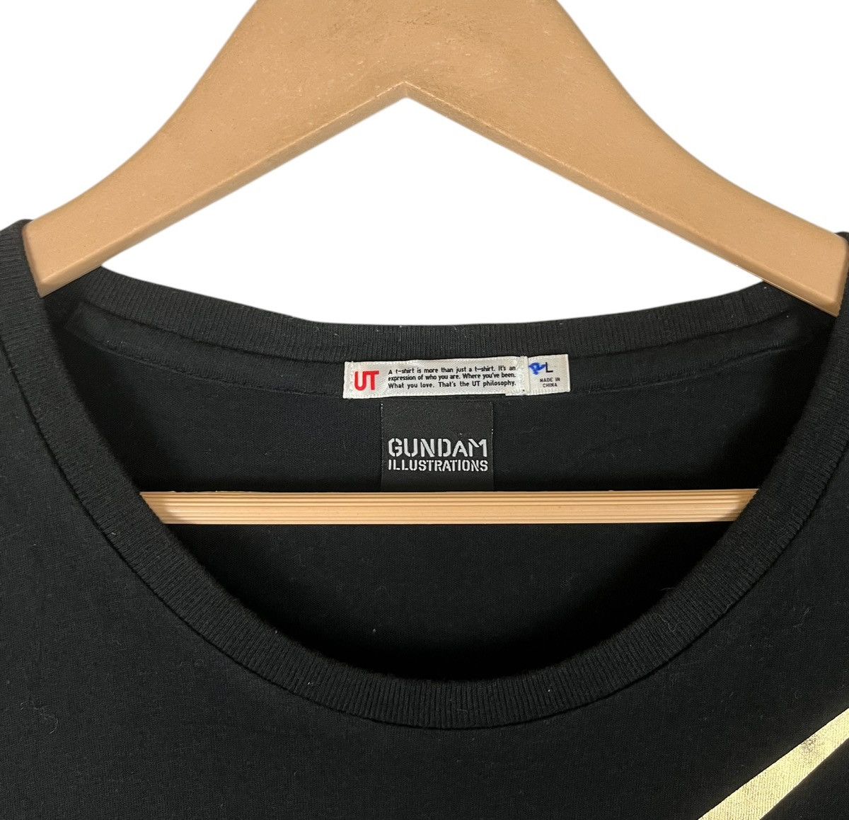 Anime × Uniqlo Gundam x Uniqlo T shirt Size US L / EU 52-54 / 3 - 9 Thumbnail