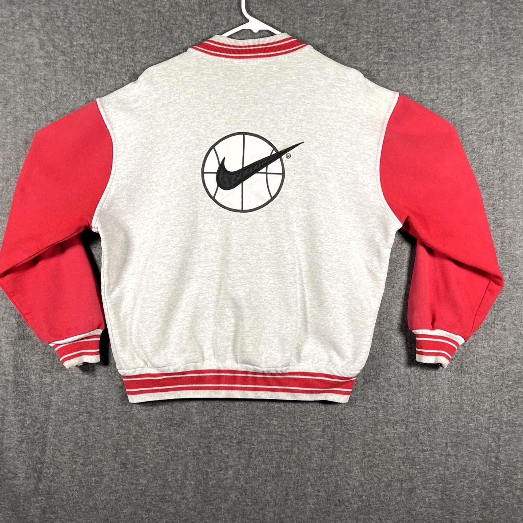 Nike VINTAGE Nike Jacket Mens XL Gray Red Varsity Basketball Swoosh Snap USA 90s Rare Size US XL / EU 56 / 4 - 2 Thumbnail