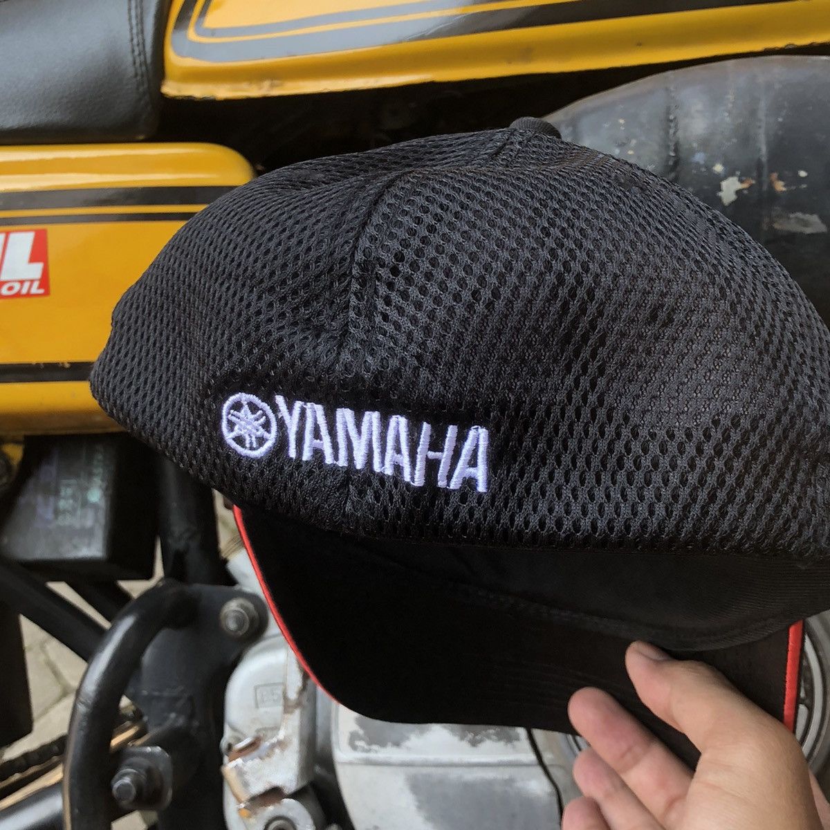 Vintage Vintage Yamaha Yamalube Oil Official Flexfit Hat Size ONE SIZE - 5 Thumbnail