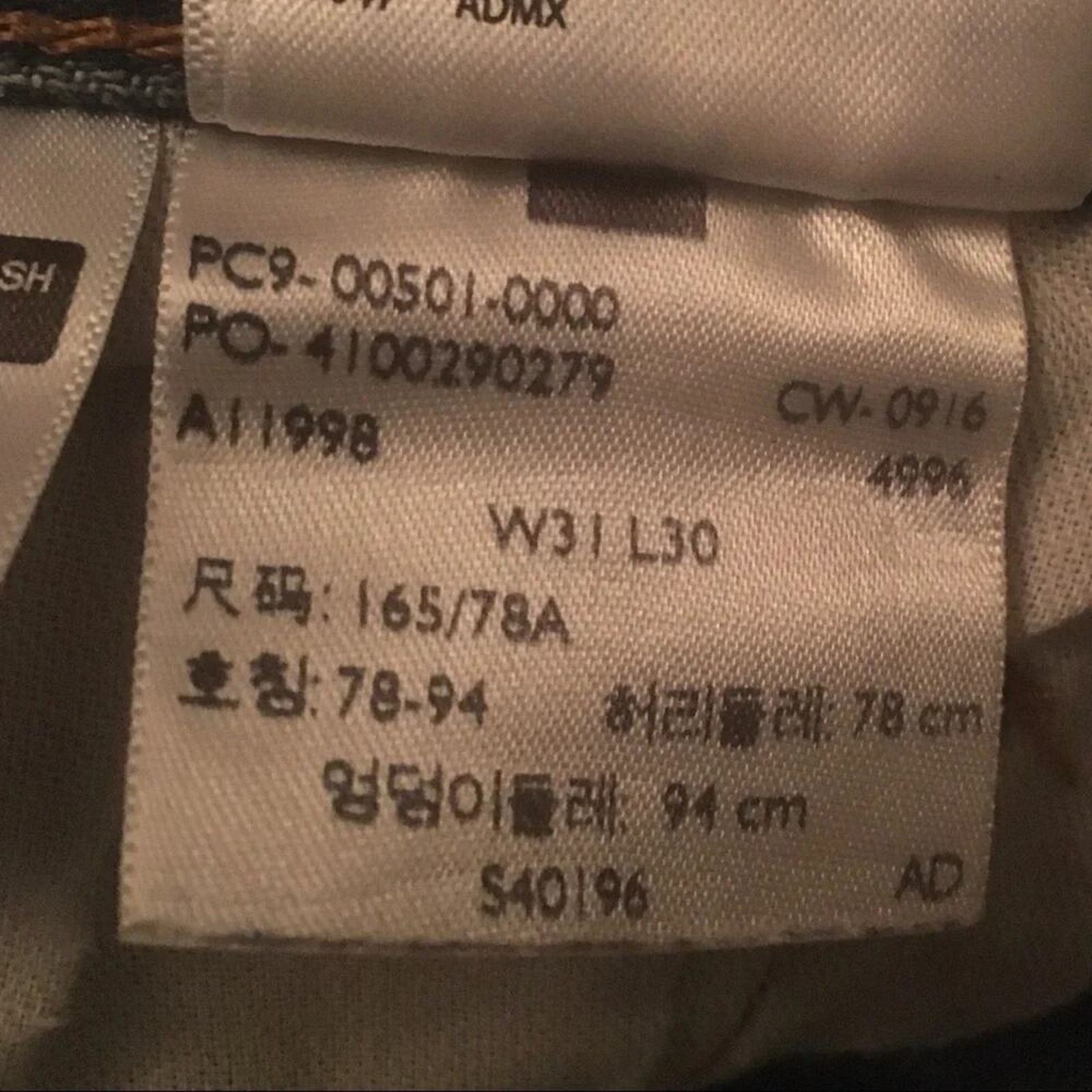 Levi's Levis 501 light wash button fly Jeans, size 31 Size US 31 - 12 Thumbnail